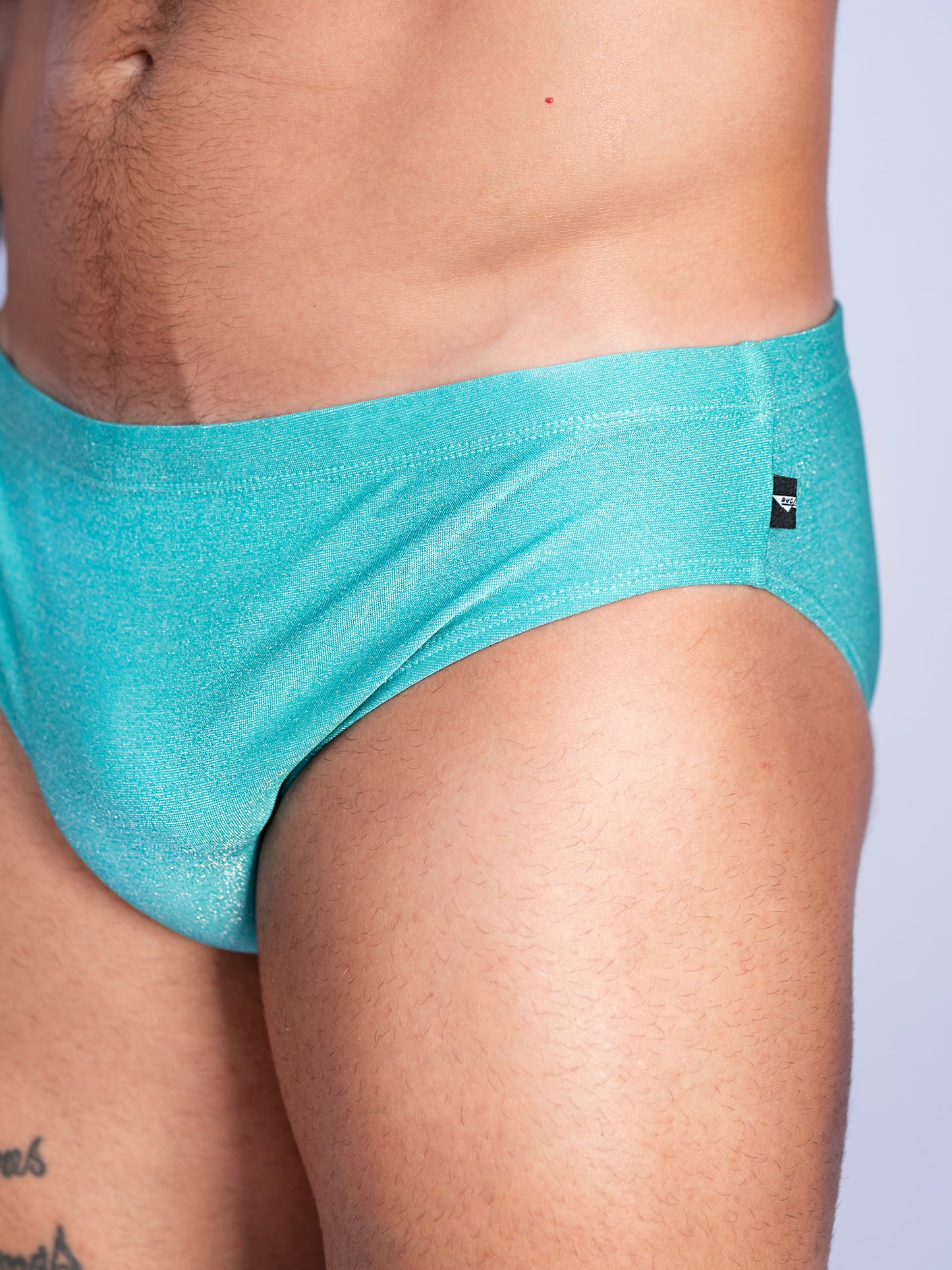 Slip de Baño Premium Aqua Brillante con Fibra Metálica