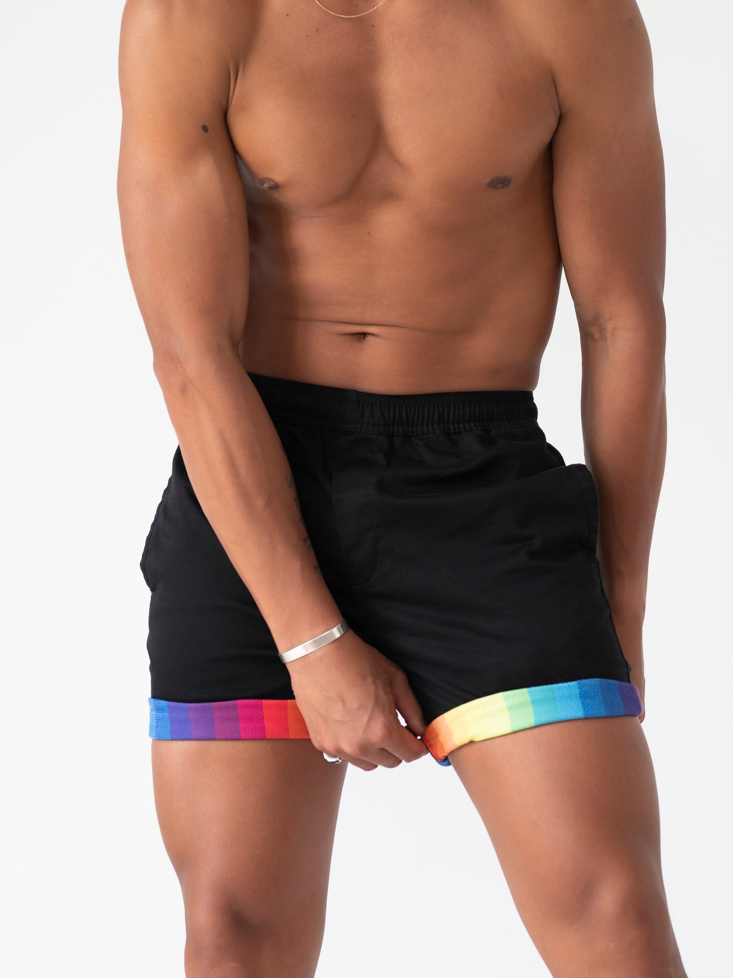 Shorts Rudest con Puños Arcoíris Enrollables - Negro