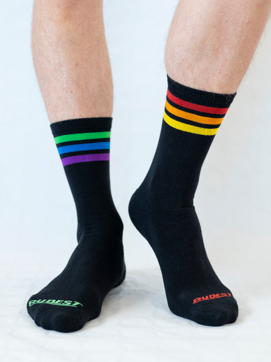 Los Calcetines de Rayas Arcoíris Desparejados de Rudest - Negro
