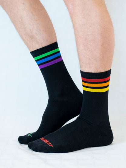 Los Calcetines de Rayas Arcoíris Desparejados de Rudest - Negro